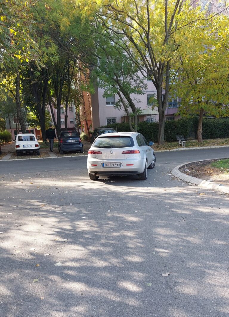 Bezanijska kosa kod pijace. Upalio sva 4 i misli da moze da stane gde hoce scaled 1 768x1062