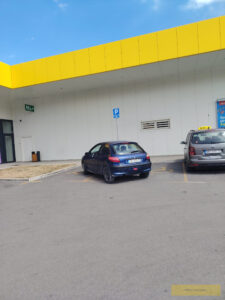 Veliki auto, mala mesta
