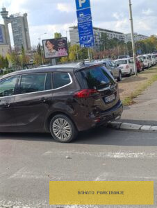 I na pešačkom i na travi